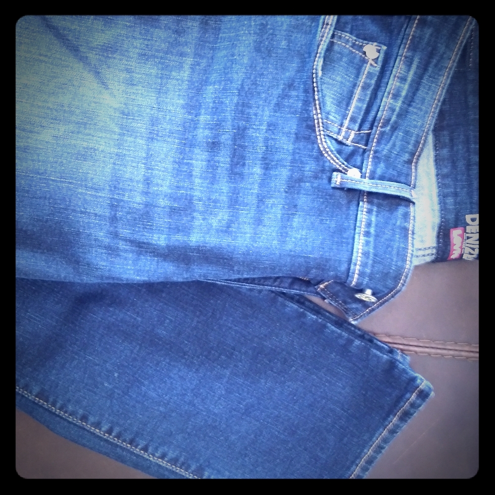 Women's Levis jeans